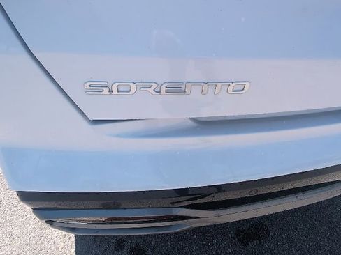 Used 2023 Kia Sorento EX w/ Panoramic Sunroof Package FWD image 8