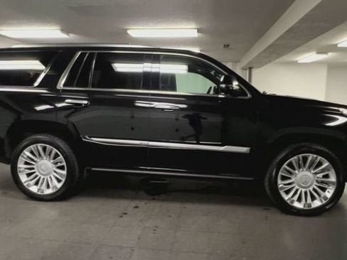 Used 2020 Cadillac Escalade Platinum AWD/4WD image 9