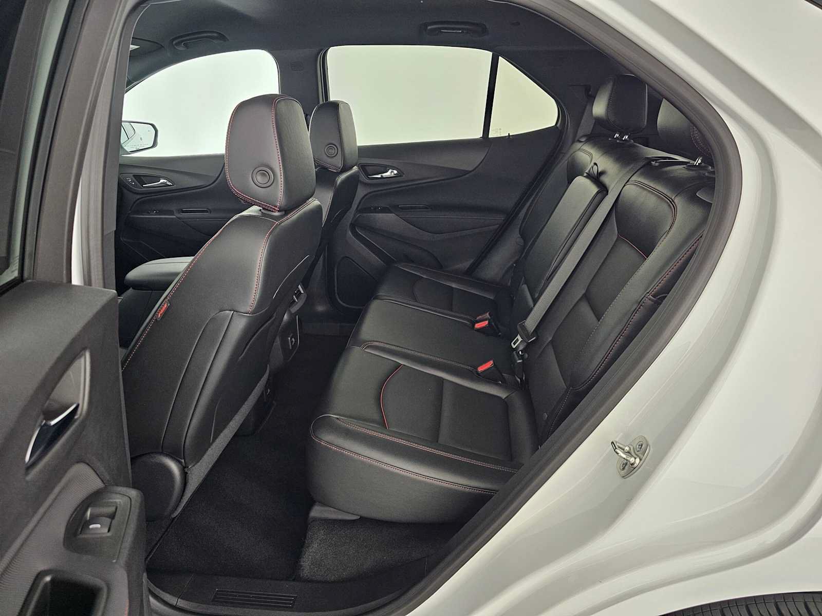 Used 2024 Chevrolet Equinox RS w/ RS Leather Package FWD image 17