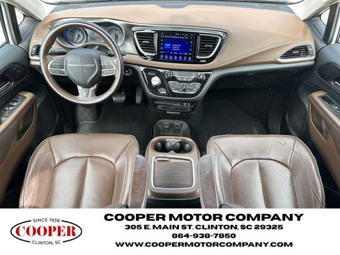 Used 2017 Chrysler Pacifica Limited w/ UConnect Theater Package FWD image 21