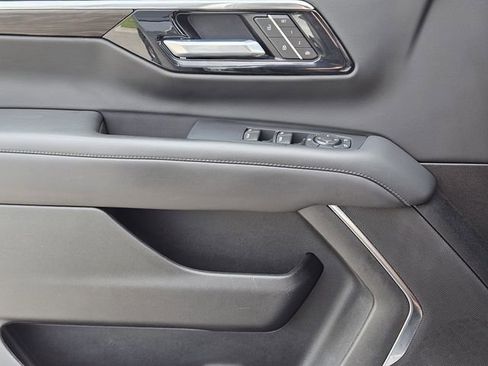 Used 2025 Chevrolet Suburban Z71 AWD/4WD image 22