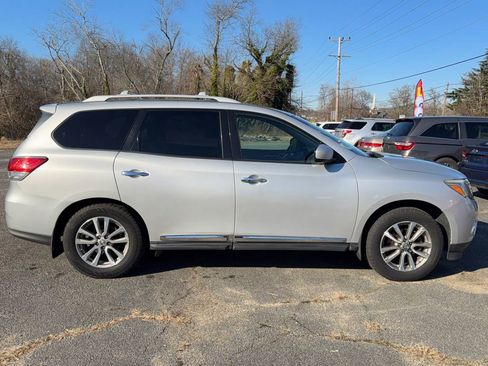 Used 2014 Nissan Pathfinder SL w/ SL Premium Package image 5