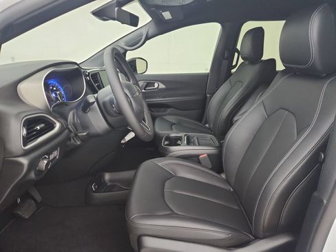New 2027 Chrysler Pacifica LX FWD image 18