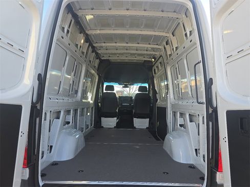 Used 2025 Mercedes-Benz Sprinter 2500 image 13