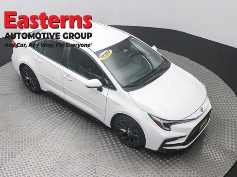 Used 2024 Toyota Corolla SE FWD image 3