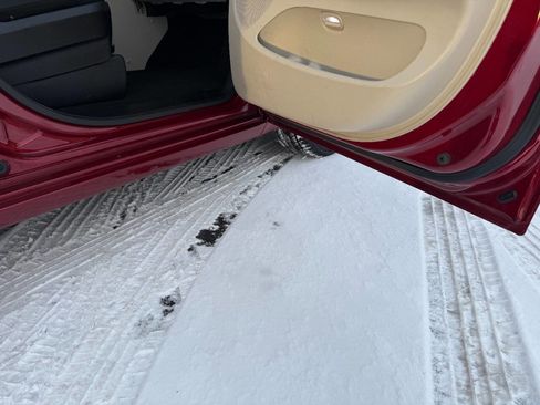 Used 2016 Chrysler Town & Country Touring w/ Driver Convenience Group image 12