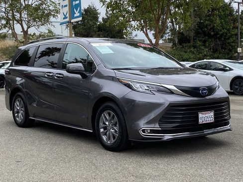 Certified 2023 Toyota Sienna XLE FWD image 46
