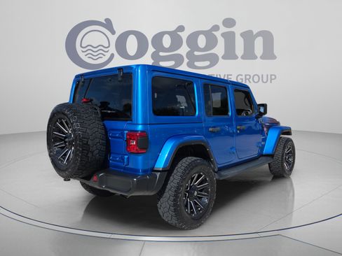 Used 2022 Jeep Wrangler Unlimited Sahara w/ LED Lighting Group AWD/4WD image 5