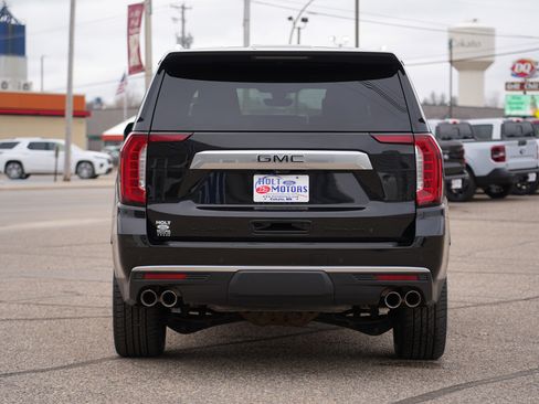 Used 2021 GMC Yukon XL Denali w/ Denali Premium Package image 4