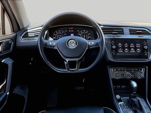 Used 2018 Volkswagen Tiguan SEL Premium FWD image 8