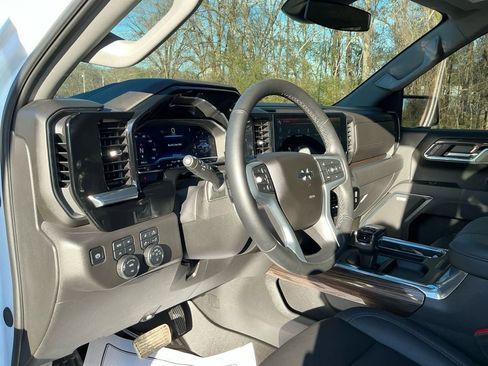 Used 2025 Chevrolet Silverado 1500 LT Trail Boss w/ LT Trail Boss Premium Package image 16