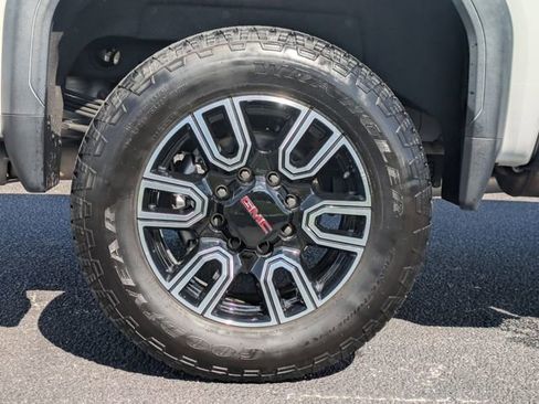 Used 2021 GMC Sierra 2500 AT4 w/ AT4 Premium Plus Package image 12