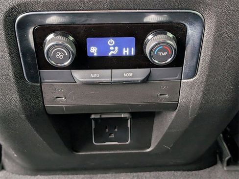 Used 2025 Chevrolet Suburban Z71 image 27