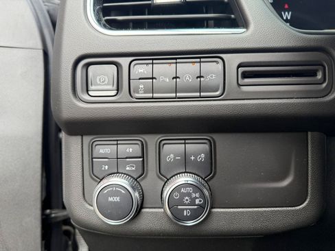 Used 2022 GMC Yukon XL SLE w/ Gmc Pro Safety Plus Package AWD/4WD image 20
