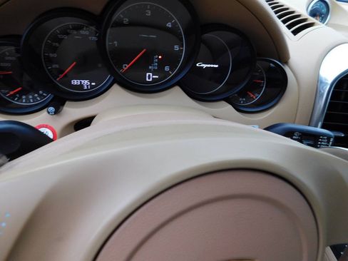 Used 2013 Porsche Cayenne Diesel AWD/4WD image 25