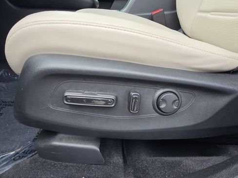 Used 2023 Honda CR-V EX-L image 12