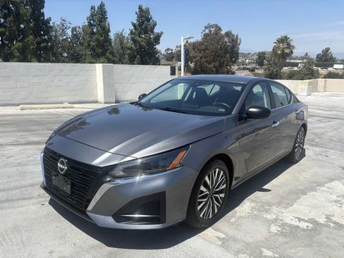 Used 2025 Nissan Altima 2.5 SV FWD image 34