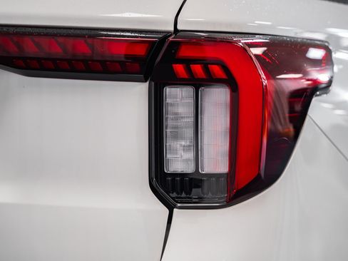 Used 2025 Ford Explorer ST w/ Sun And Sound Package AWD/4WD image 7