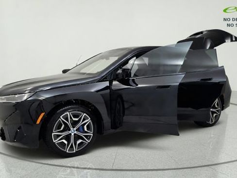 Used 2024 BMW iX xDrive50 w/ Premium Package AWD/4WD image 14
