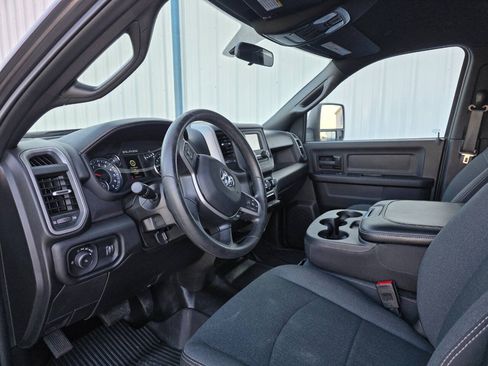 Used 2024 RAM 2500 Tradesman w/ Chrome Appearance Group AWD/4WD image 8