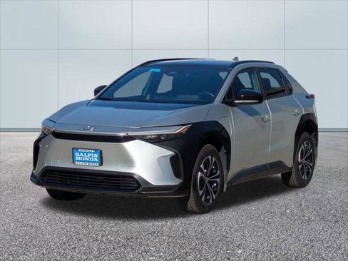 Used 2025 Toyota bZ4X FWD image 1