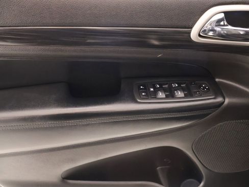 Used 2020 Jeep Grand Cherokee Altitude AWD/4WD image 16