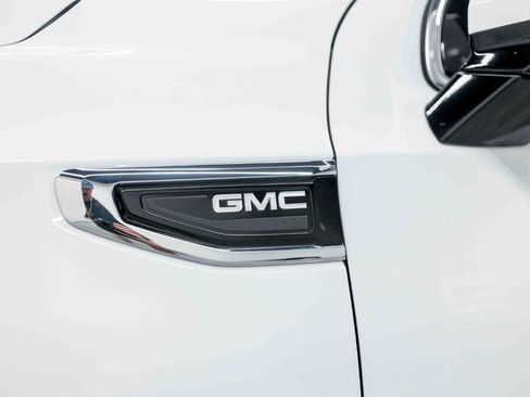 Used 2023 GMC Yukon XL SLT w/ SLT Luxury Package AWD/4WD image 35