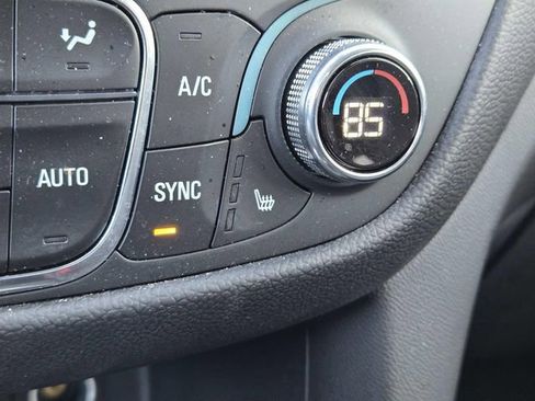 Used 2023 Chevrolet Equinox LT image 23