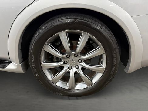 Used 2014 INFINITI QX80 2WD w/ Deluxe Touring Package image 16