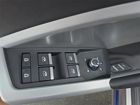 Used 2025 Audi Q3 2.0T Premium w/ Convenience Package image 32