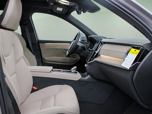 New 2026 Volvo XC90 B6 Plus w/ Protection Package Premier image 24