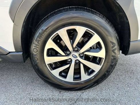 Certified 2025 Subaru Outback Premium w/ Popular Package #1 AWD/4WD image 9