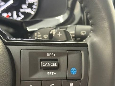 Used 2025 Nissan Pathfinder SL w/ Lighting Package (N92) FWD image 5