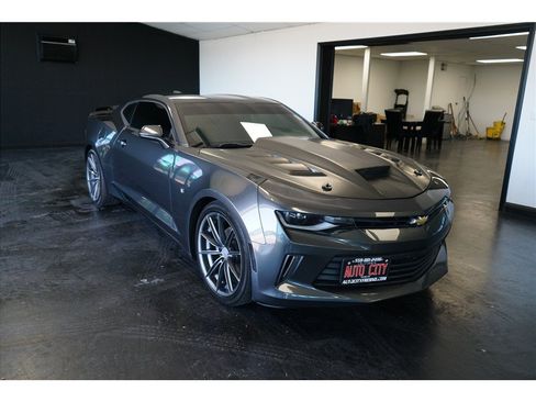 Used 2018 Chevrolet Camaro LT RWD image 9