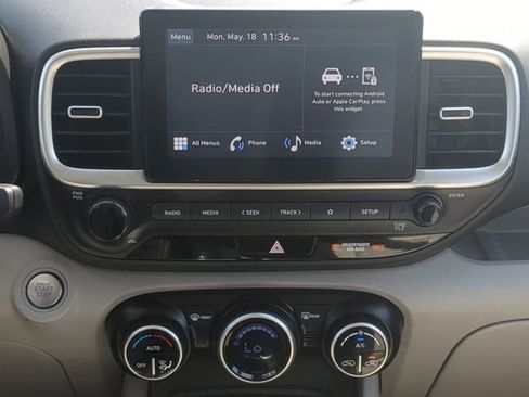 Used 2025 Hyundai Venue SEL FWD image 17