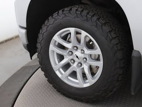 Used 2019 Chevrolet Silverado 1500 RST w/ Convenience Package AWD/4WD image 13