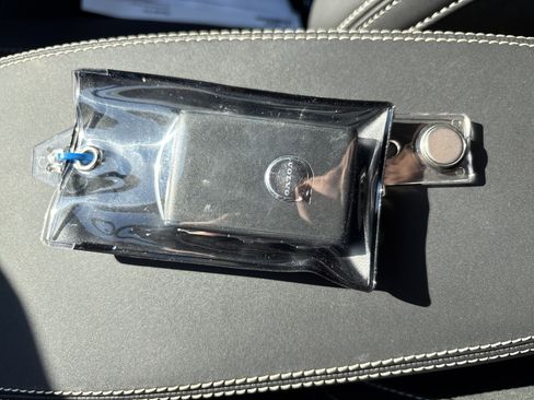 Used 2025 Volvo XC40 B5 Plus image 20