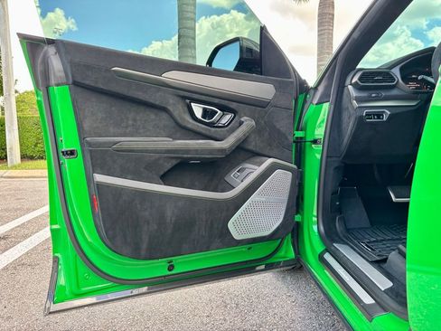 Used 2024 Lamborghini Urus Performante AWD/4WD image 17