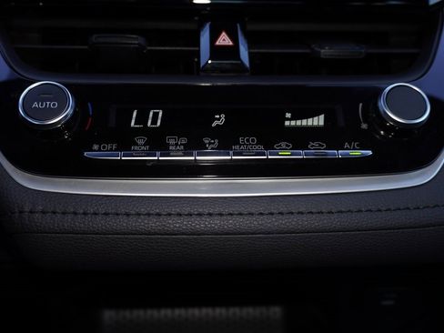 Used 2024 Toyota Corolla SE image 16