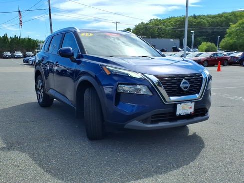 Used 2023 Nissan Rogue SV w/ SV Premium B Package AWD/4WD image 3