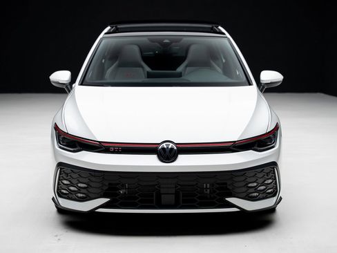 Used 2025 Volkswagen GTI SE image 6