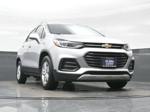 Used 2018 Chevrolet Trax LT w/ Driver Confidence Package FWD image 32