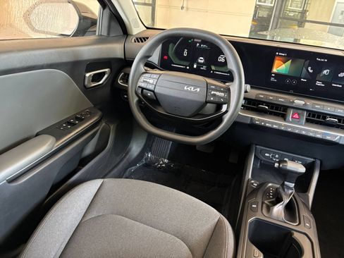 Used 2025 Kia K4 FWD image 33