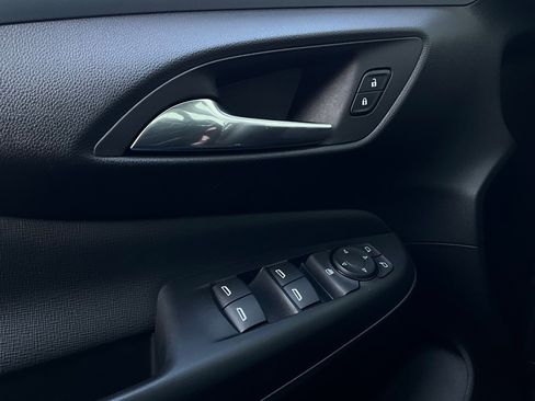 Used 2025 Buick Envista Preferred image 19