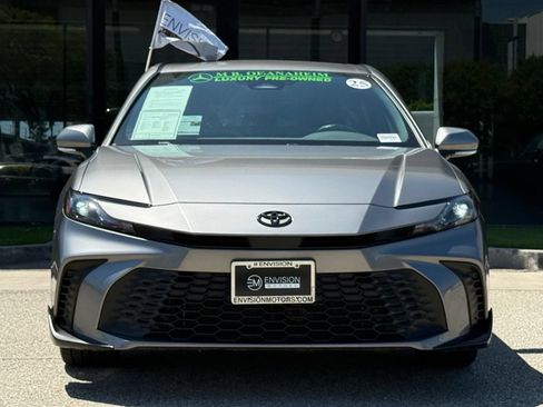 Used 2025 Toyota Camry SE FWD image 5