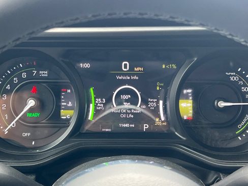 Used 2025 Jeep Wrangler Unlimited Sahara AWD/4WD image 24