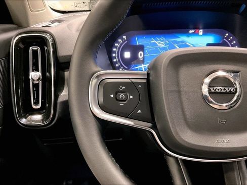 Certified 2024 Volvo XC40 B5 Plus AWD/4WD image 11