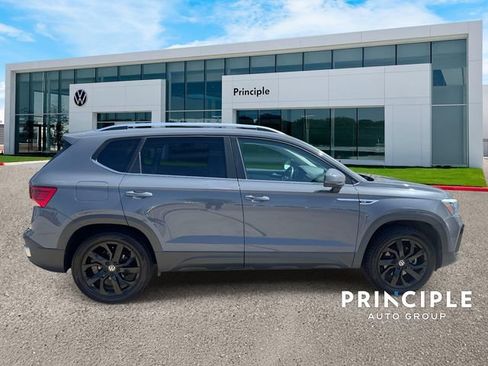 Used 2022 Volkswagen Taos SE AWD/4WD image 5