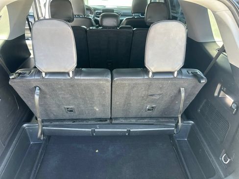 Used 2023 Ford Explorer XLT w/ Equipment Group 202A RWD image 15