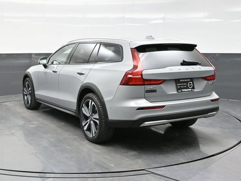 Used 2025 Volvo V60 B5 Cross Country Plus AWD/4WD image 5